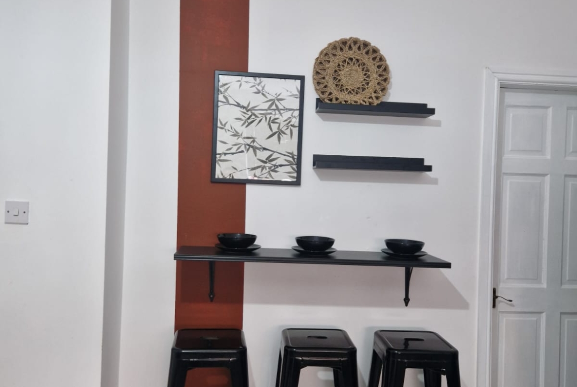 Dining table listed by hmh stays providing contractor accommodation for long-term basis