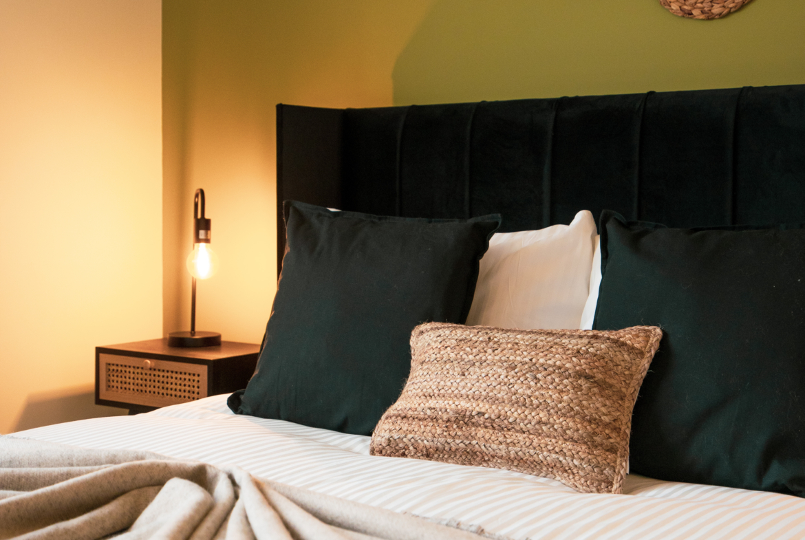 King-size bedroom listed by HMH Stays for long-term accommodation for contractors
