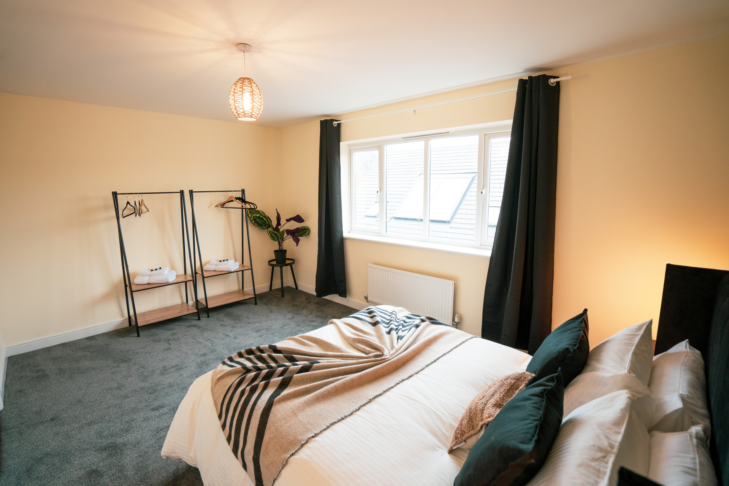 King-size bed listed in the property of HMH Stays providing serviced accommodation for contractors