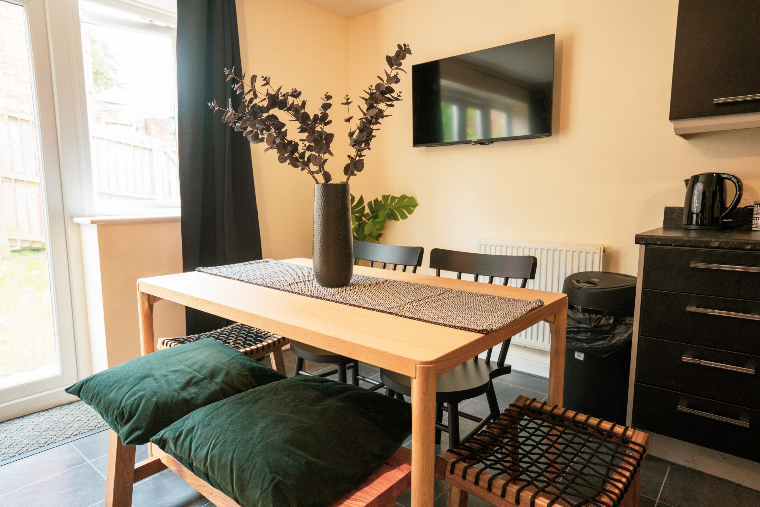 TV lounge and dining table for contractors listed by hmh stays