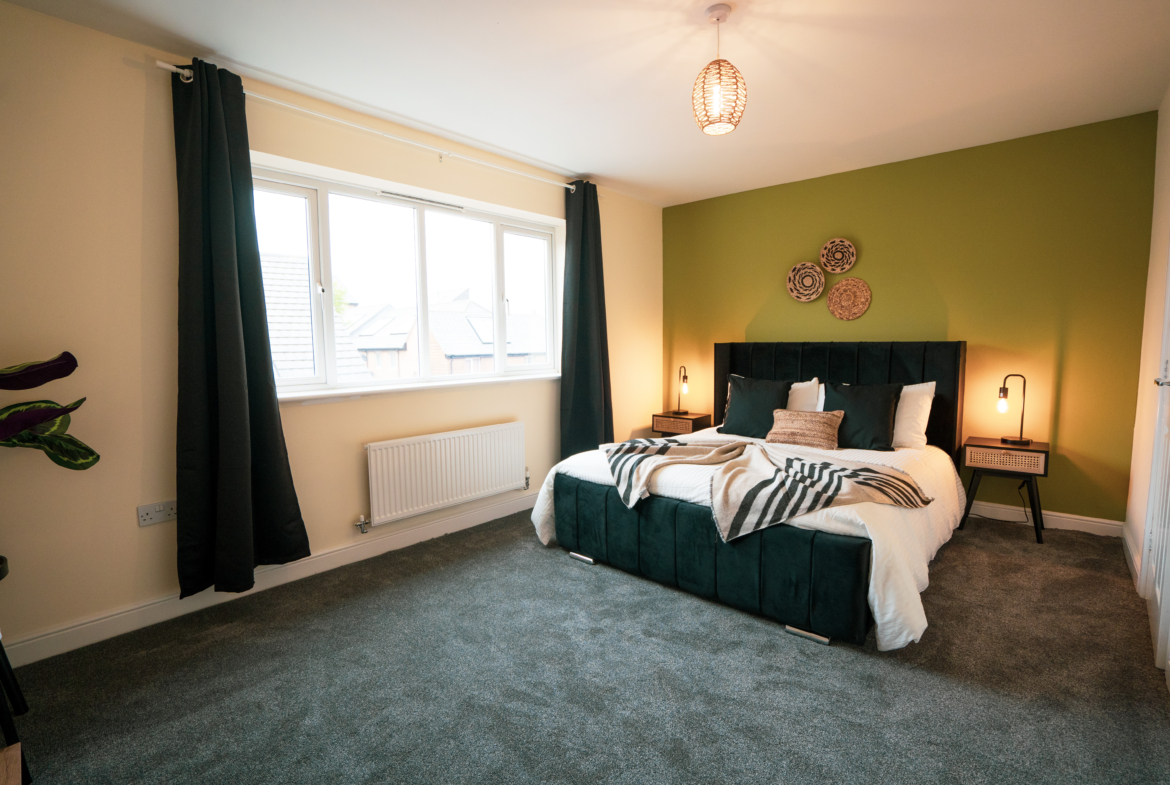 King-size bedroom with lamps for contractors by HMH Stays providing long-term accommodation