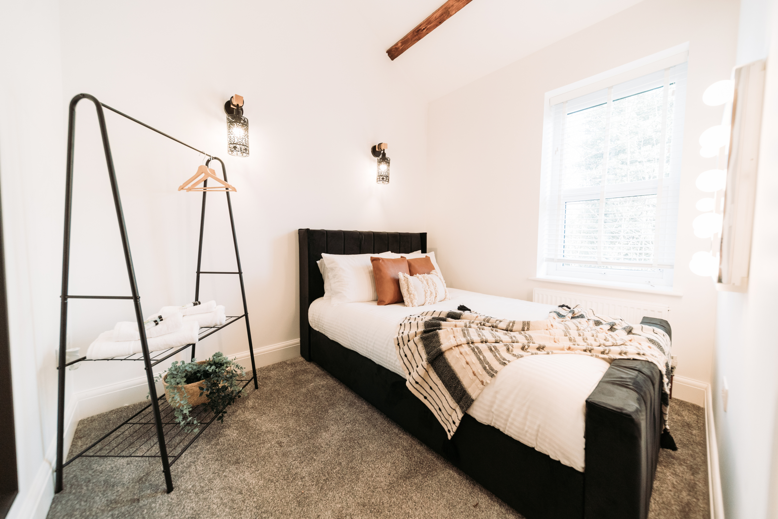 Single bed in the property of HMH Stays listed for contractor accommodation