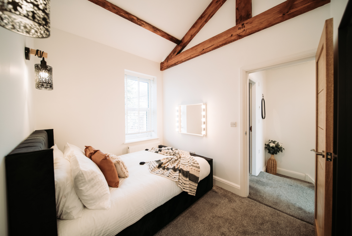 Single bedroom listed by HMH Stays for contractor accommodation