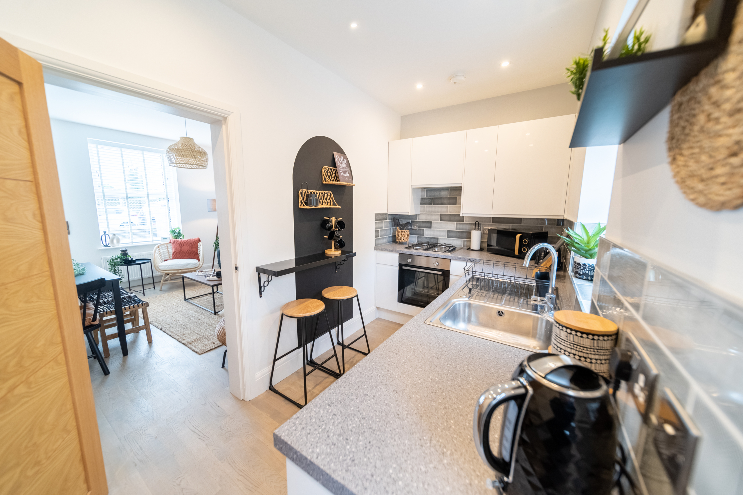 Fully equipped kitchen for contractor accommodation by HMH Stays