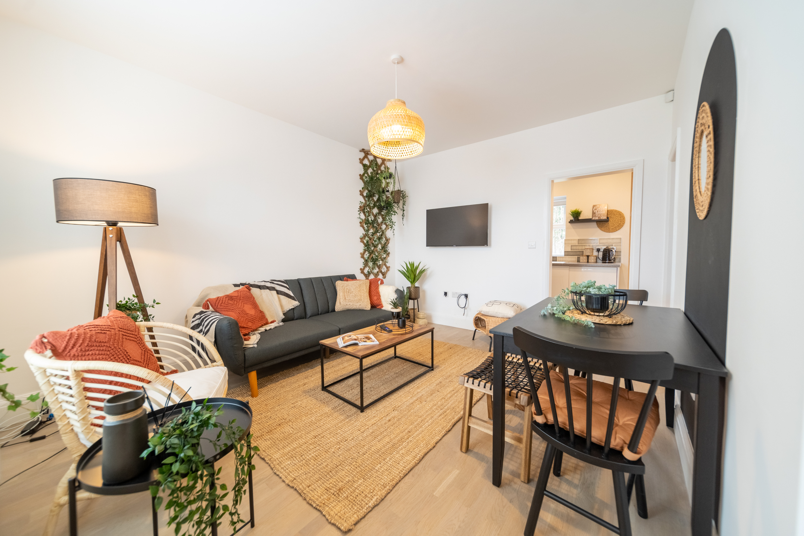 TV lounge with sofa set in the property of HMH Stays in Uk