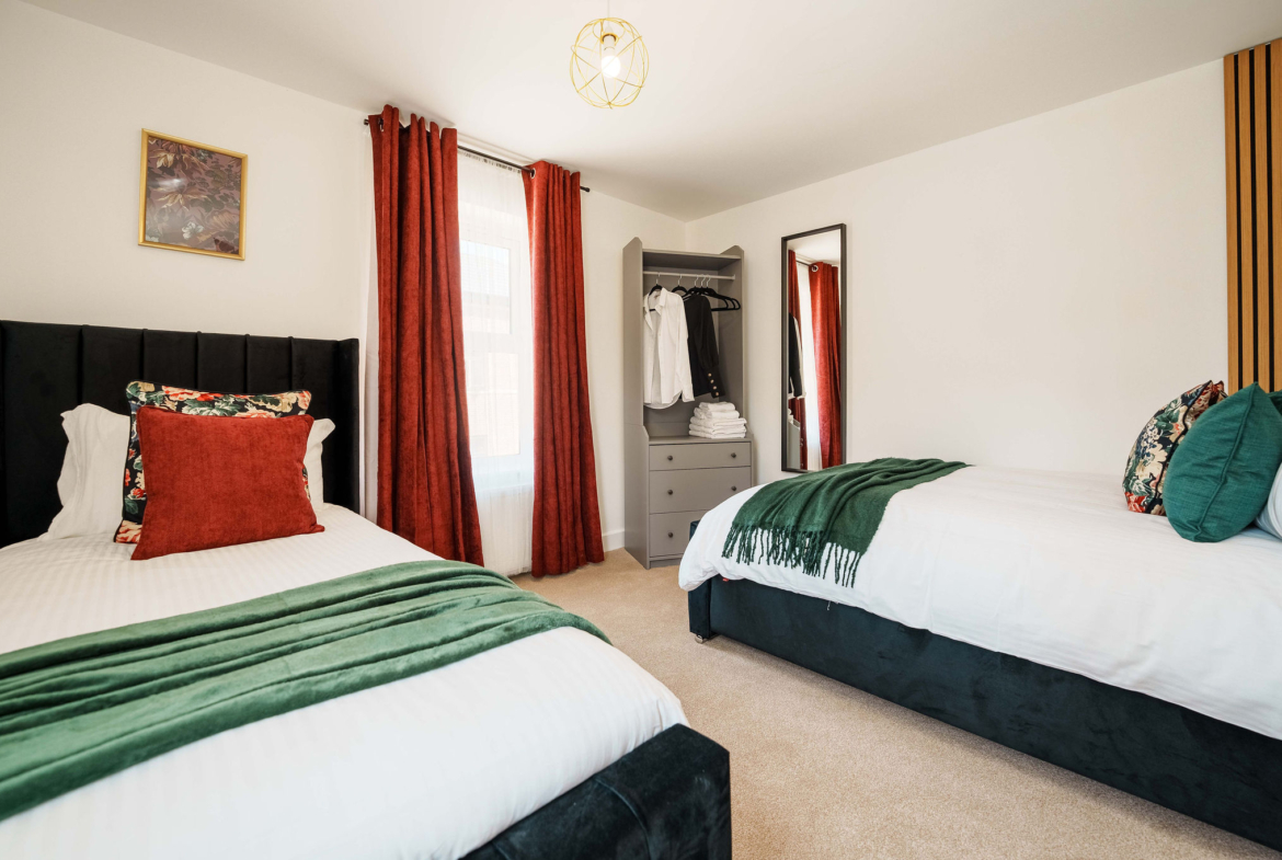 Two single bedrooms providing by hmh stays for contractors