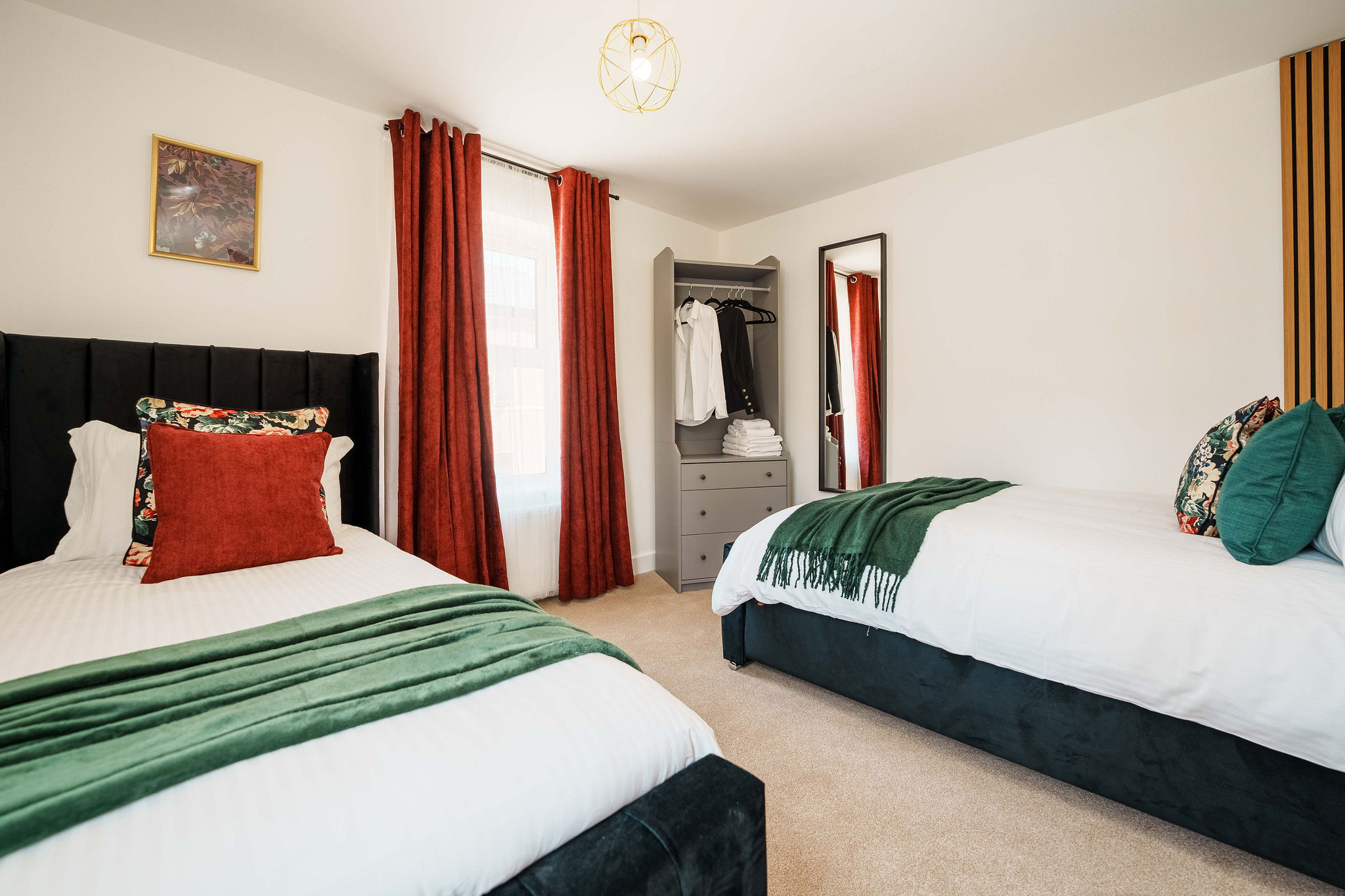 Two single bedrooms providing by hmh stays for contractors