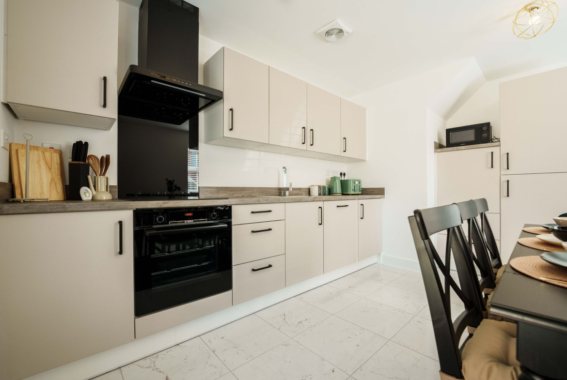 Kitchen for contractors listed by HMH Stays providing long-term accommodation