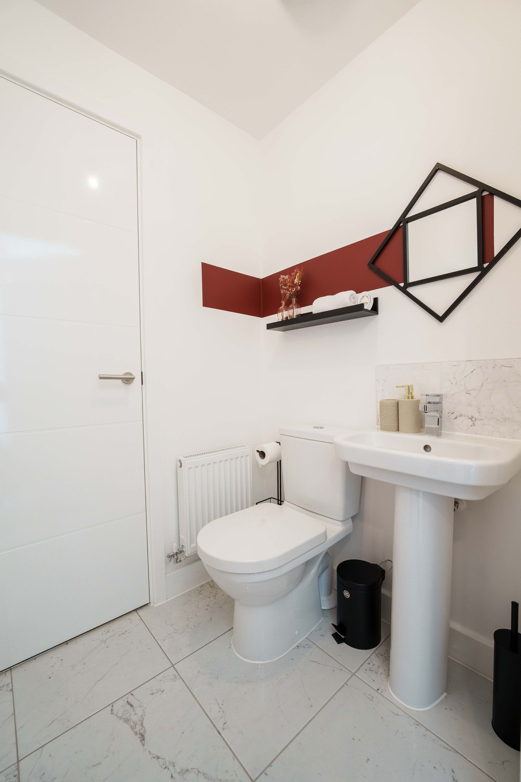 White tilled bathroom in the listing of HMH Stays in UK