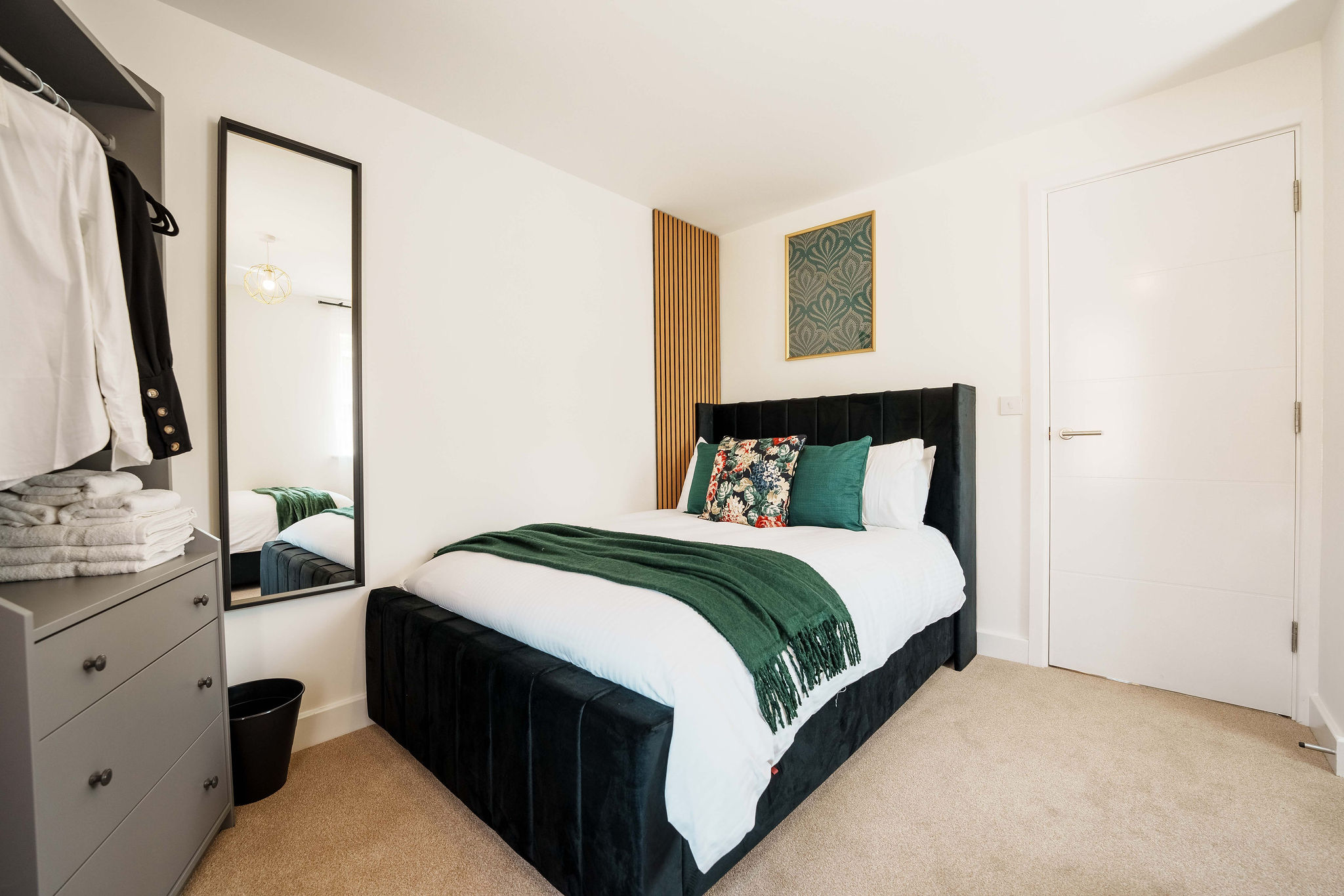 Queen-size bedroom listed by HMH Stays for contractor accommodation