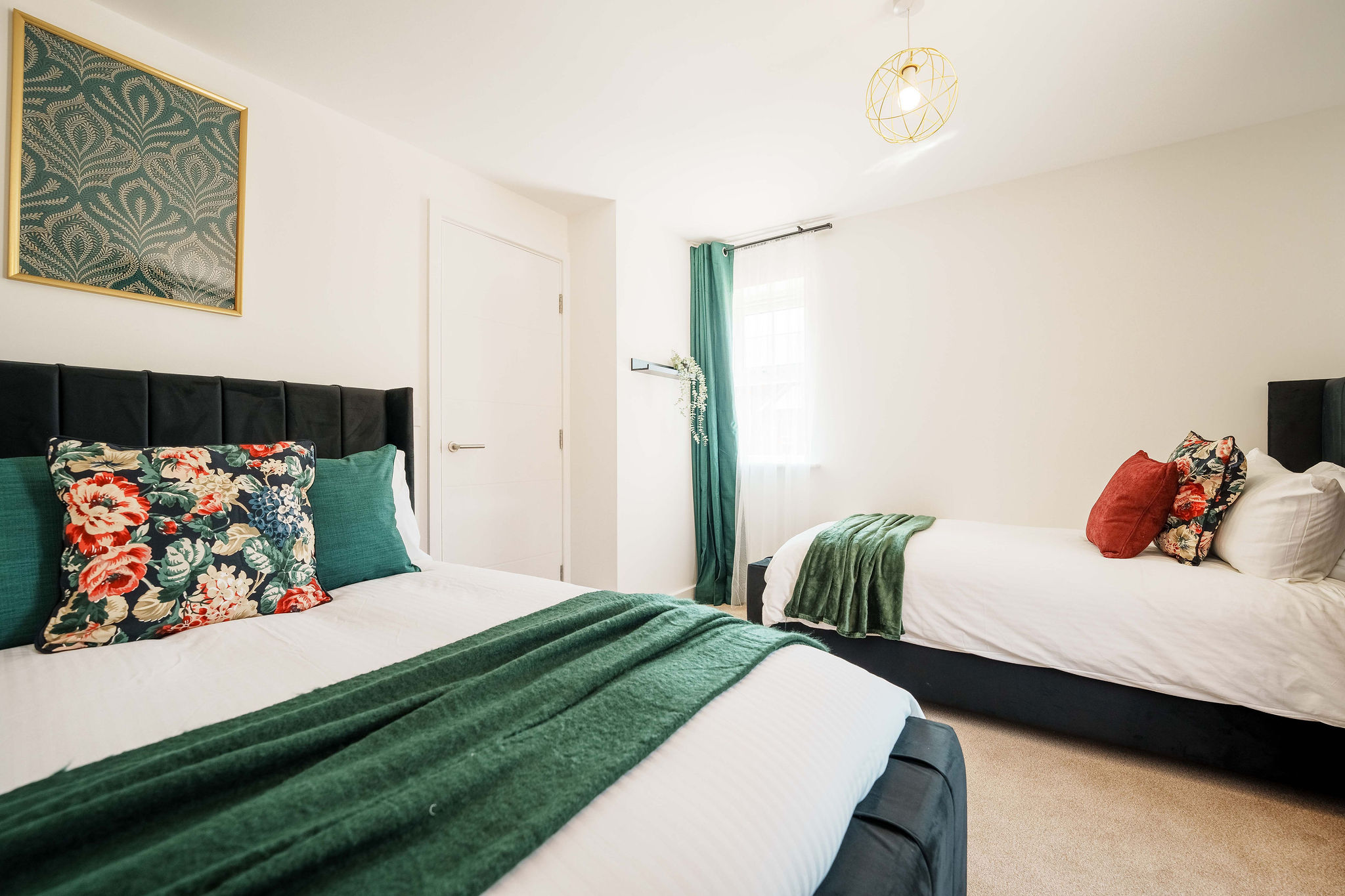 Queen-size and single bed accommodation for contractors by HMH Stays