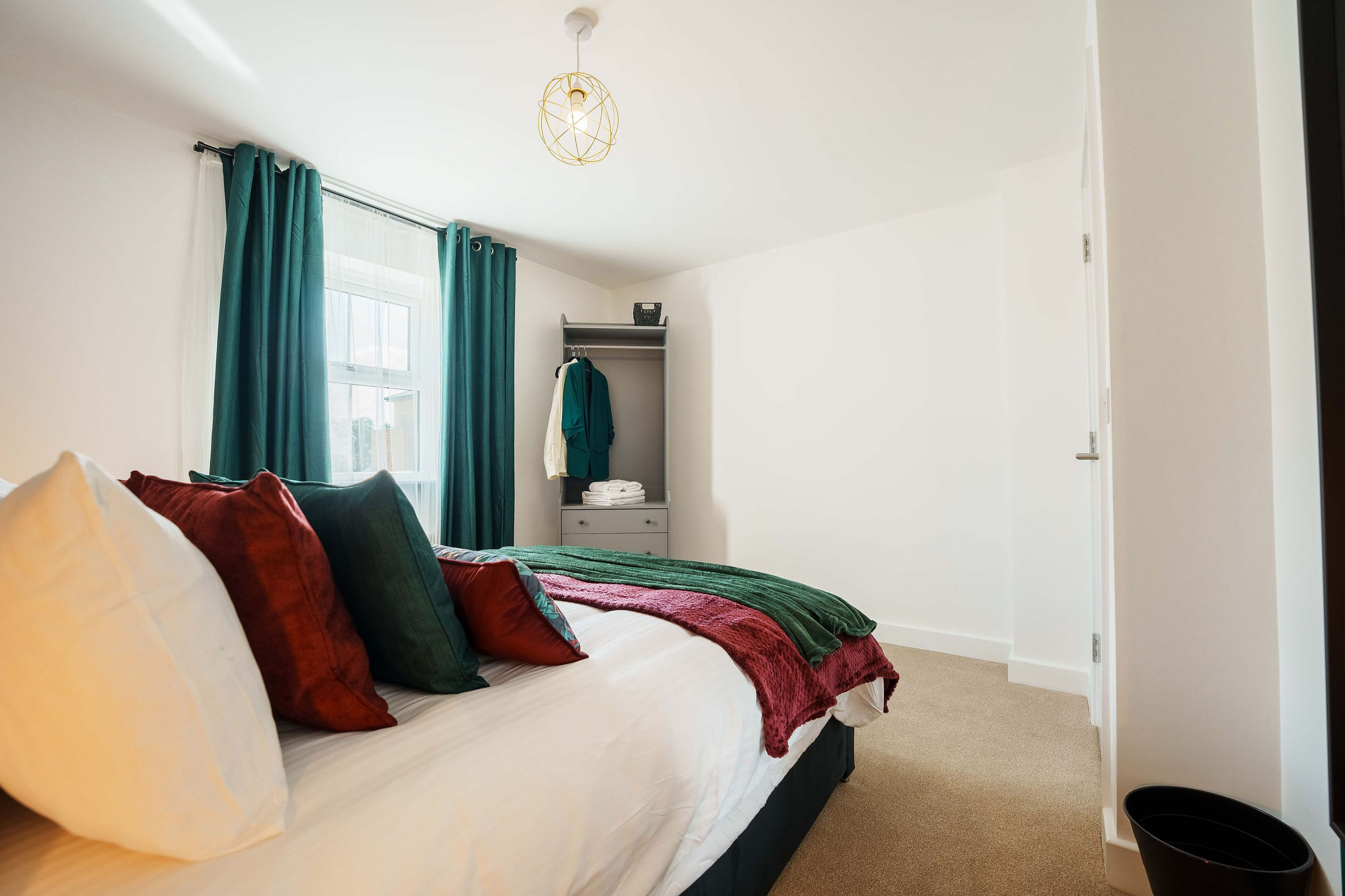 Single bedroom listed by HMH Stays providing long-term accommodation for contractors
