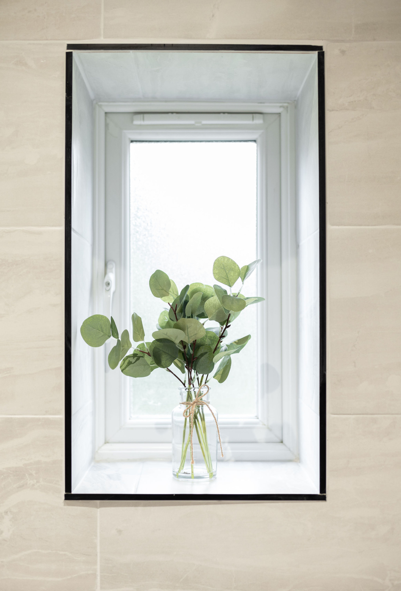 White window with leaves in the property of hmh stays providing contractor long-term accommodation